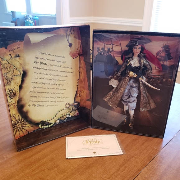 Collector's Gold Label 2007 "Pirate Barbie" - New w/ Certificate of Authenticity - Picture 2 of 15